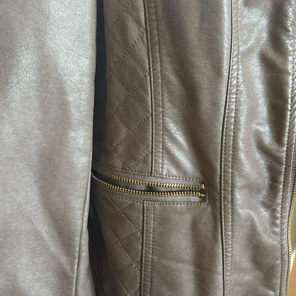 Gray jacket - Picture 2 of 8